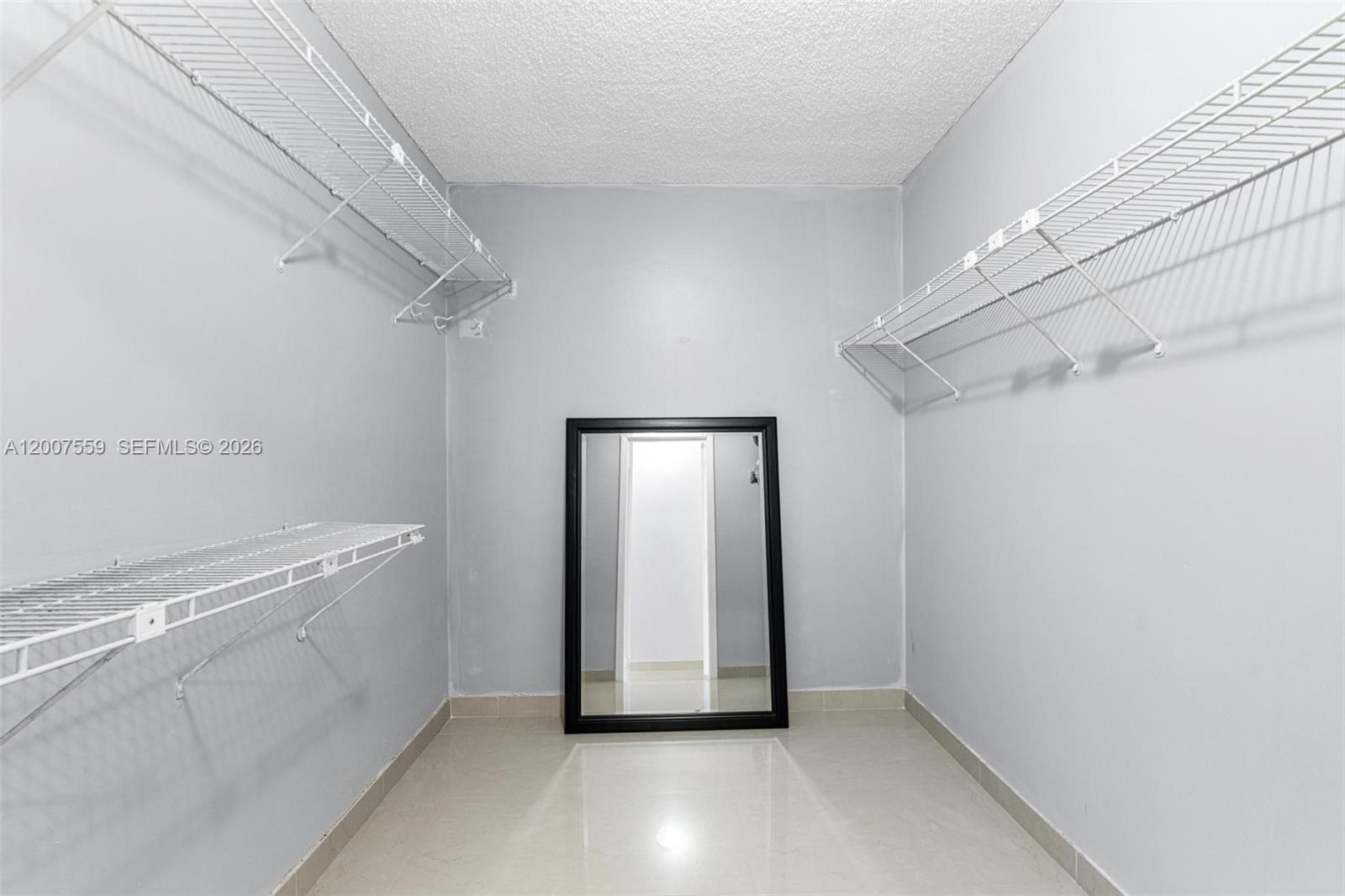 HALLMARK OF HOLLYWOOD CON - Residential