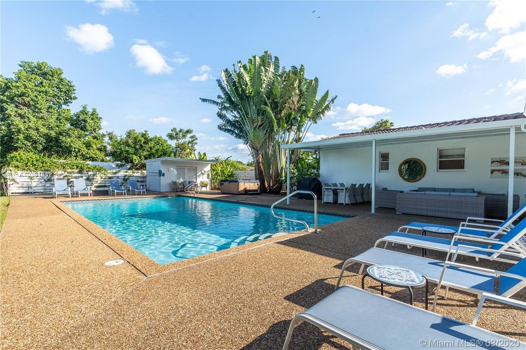 Photo of Hollywood, FL 33020 (MLS # A10161952)