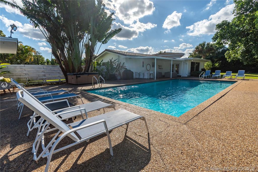 Photo of Hollywood, FL 33020 (MLS # A10161952)