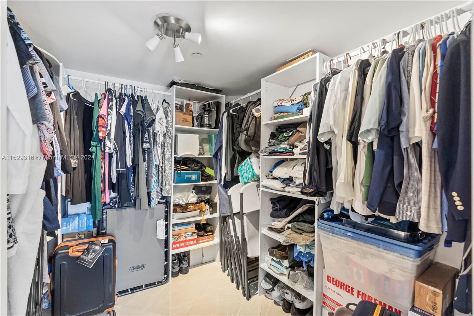 BLUE DIAMOND CONDO - Residential