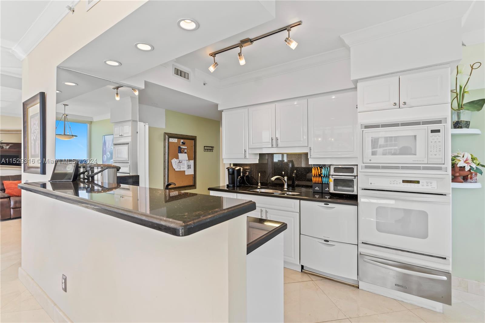 BLUE DIAMOND CONDO - Residential