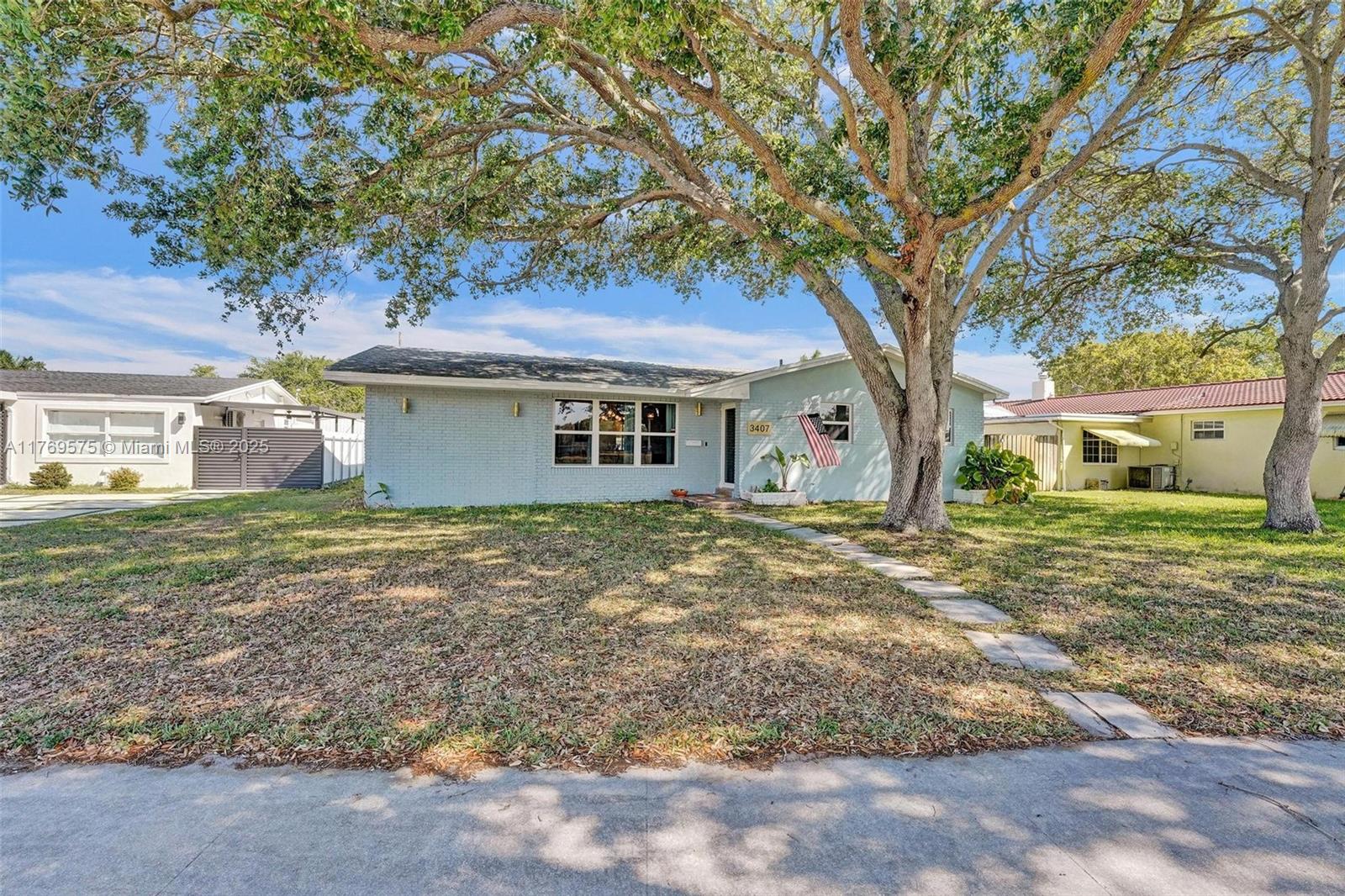 3407 N Longfellow Cir, Hollywood, Broward County, Florida - 3 Bedrooms  
2 Bathrooms - 