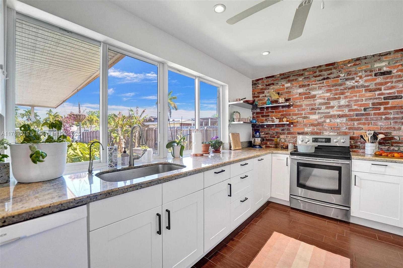 Property for Sale at 3407 N Longfellow Cir, Hollywood, Broward County, Florida - Bedrooms: 3 
Bathrooms: 2  - $750,000