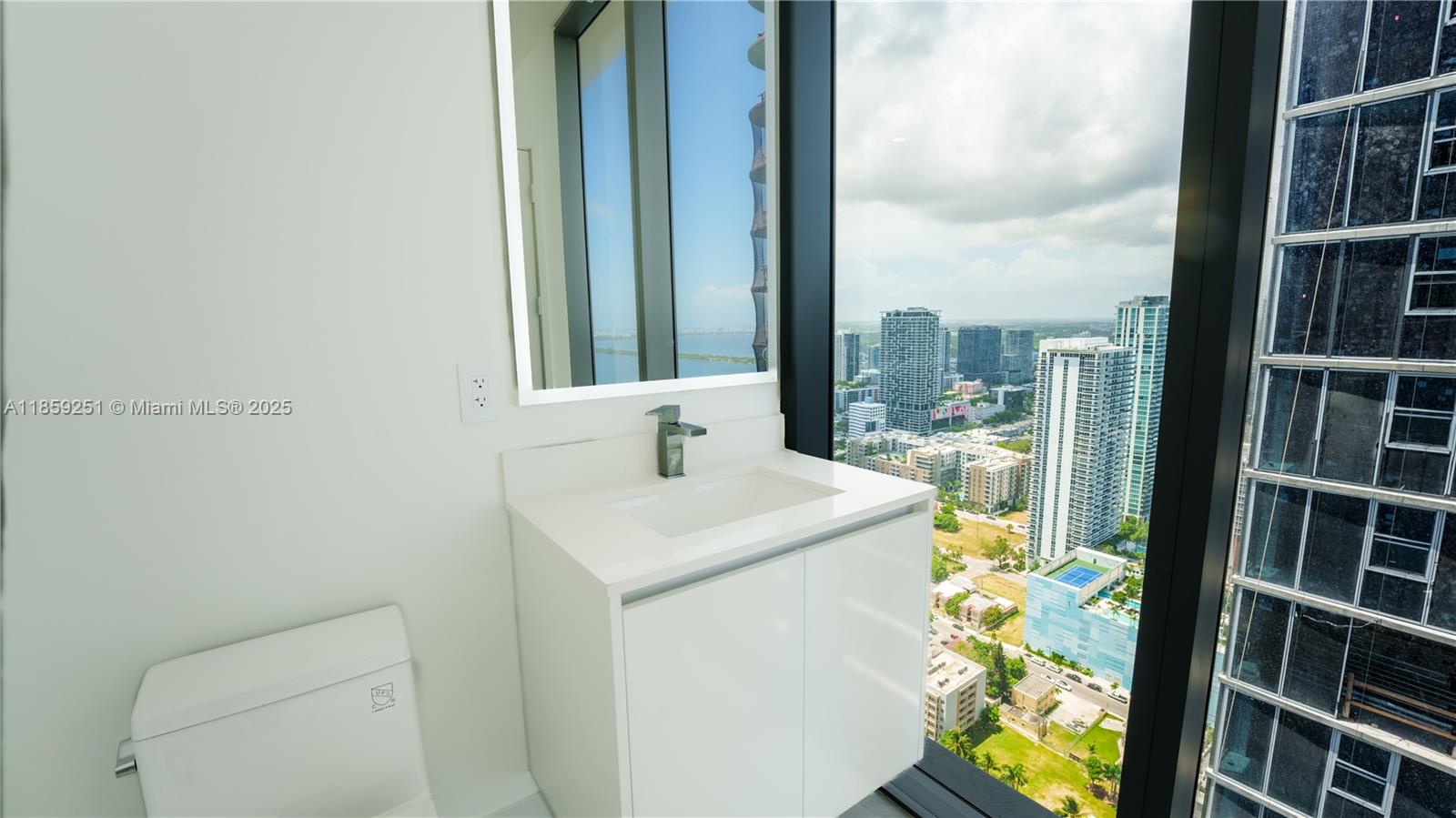 ARIA RESERVE SOUTH TOWER - Residential Lease