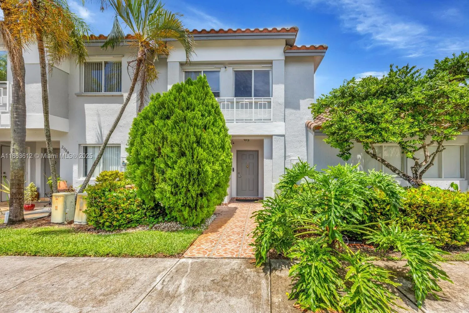 Pembroke Pines, Florida 33029, United States, 3 Bedrooms Bedrooms, ,3 BathroomsBathrooms,Residential,Active,197949