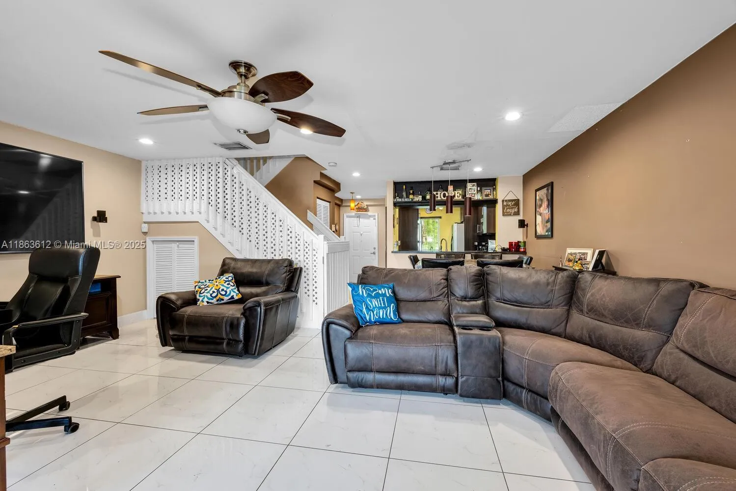 Pembroke Pines, Florida 33029, United States, 3 Bedrooms Bedrooms, ,3 BathroomsBathrooms,Residential,Active,197949