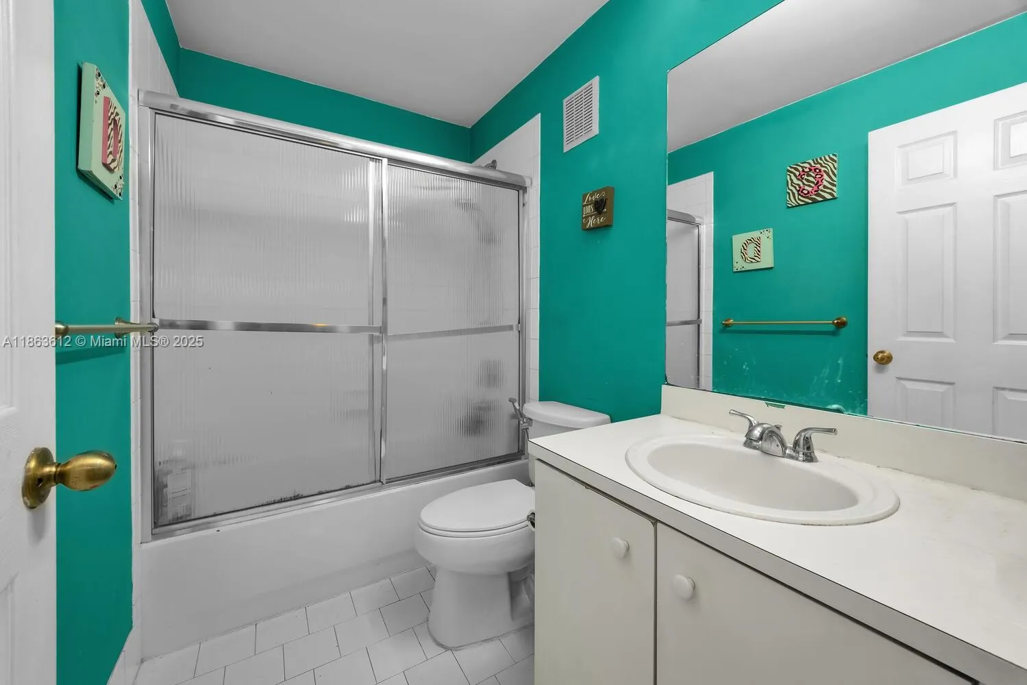 Pembroke Pines, Florida 33029, United States, 3 Bedrooms Bedrooms, ,3 BathroomsBathrooms,Residential,Active,197949