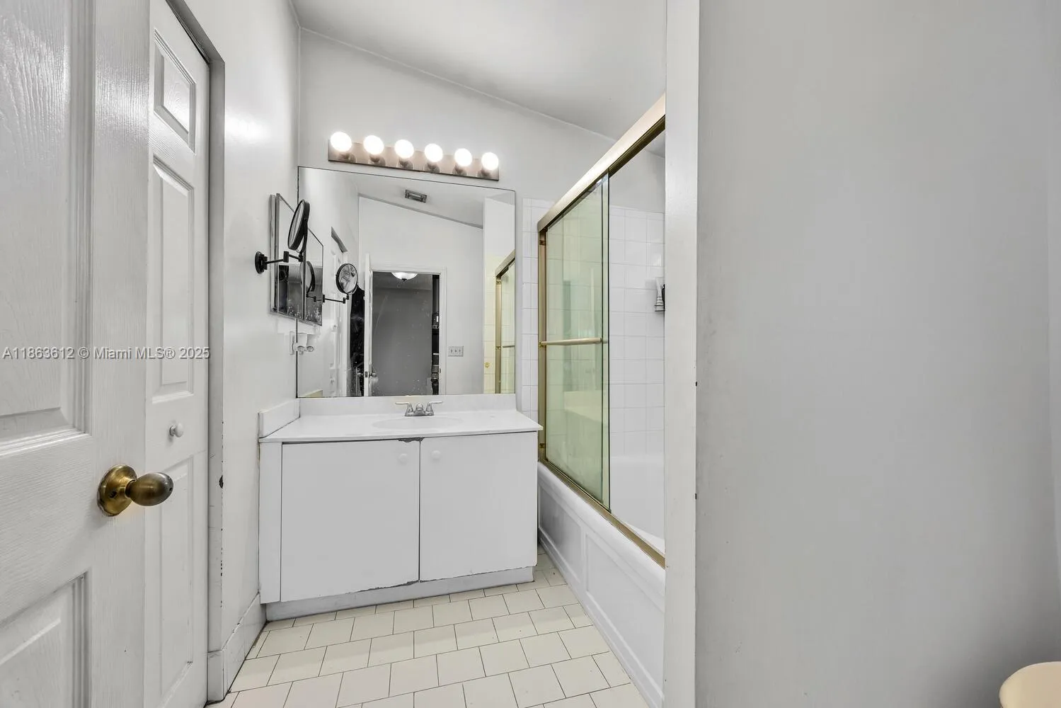 Pembroke Pines, Florida 33029, United States, 3 Bedrooms Bedrooms, ,3 BathroomsBathrooms,Residential,Active,197949