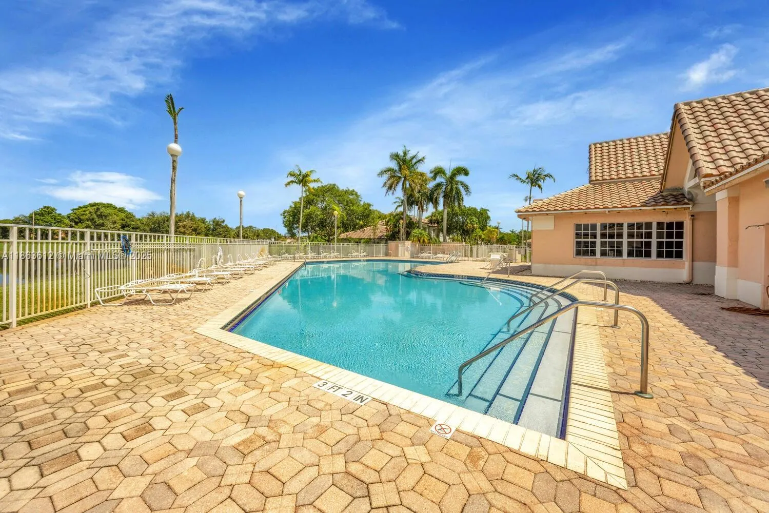 Pembroke Pines, Florida 33029, United States, 3 Bedrooms Bedrooms, ,3 BathroomsBathrooms,Residential,Active,197949