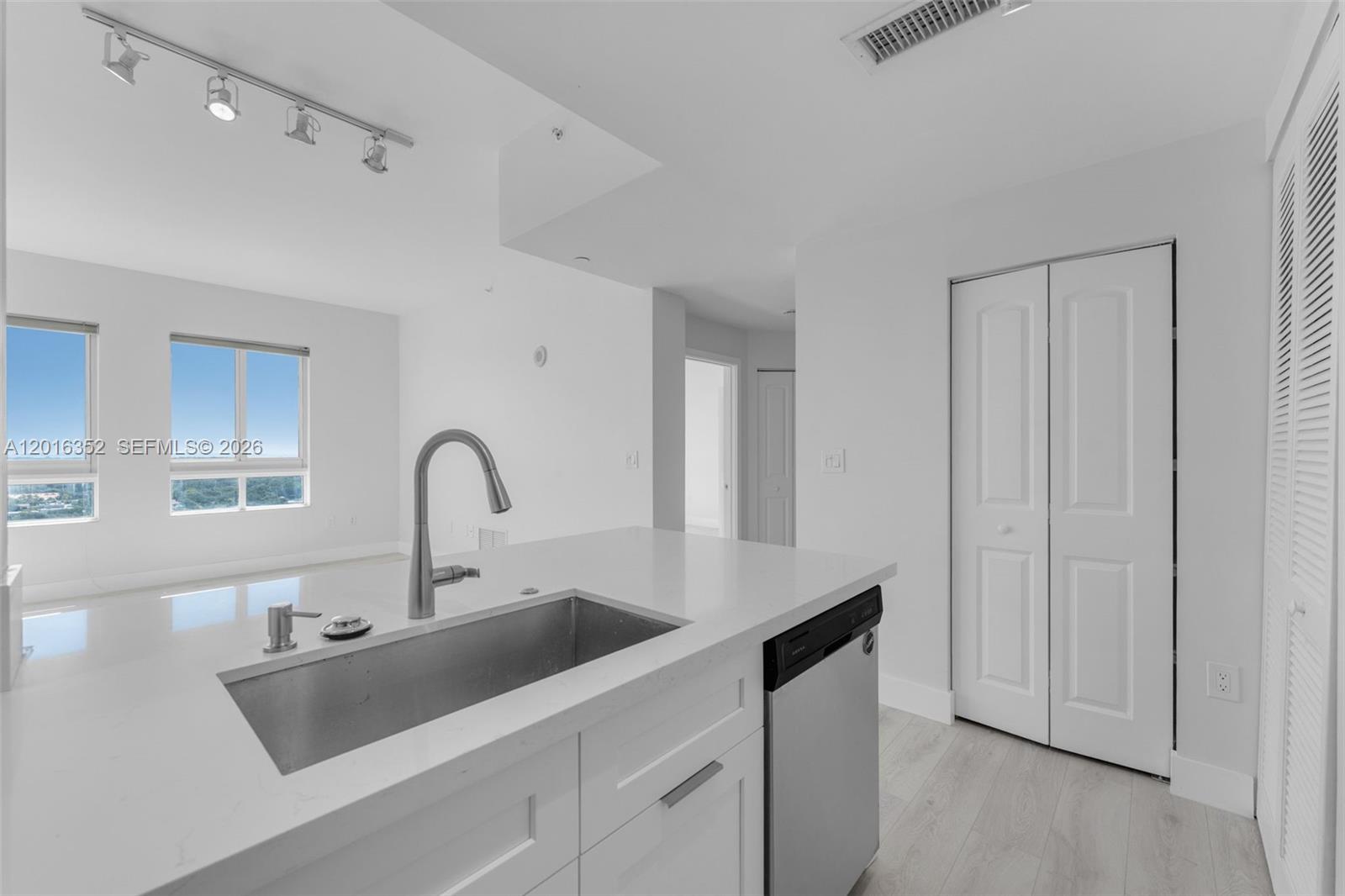 TOSCANO CONDO - Residential
