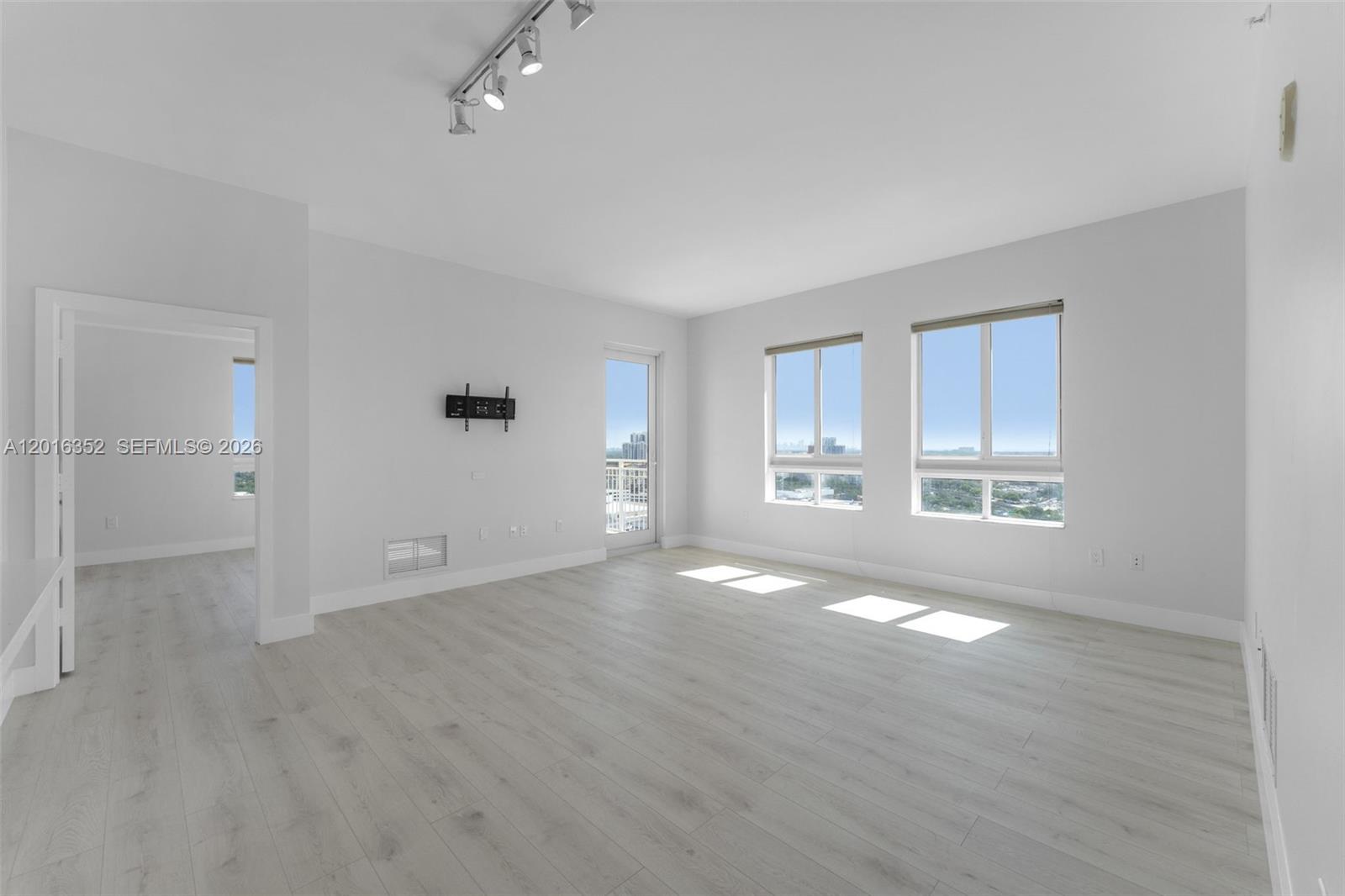 TOSCANO CONDO - Residential