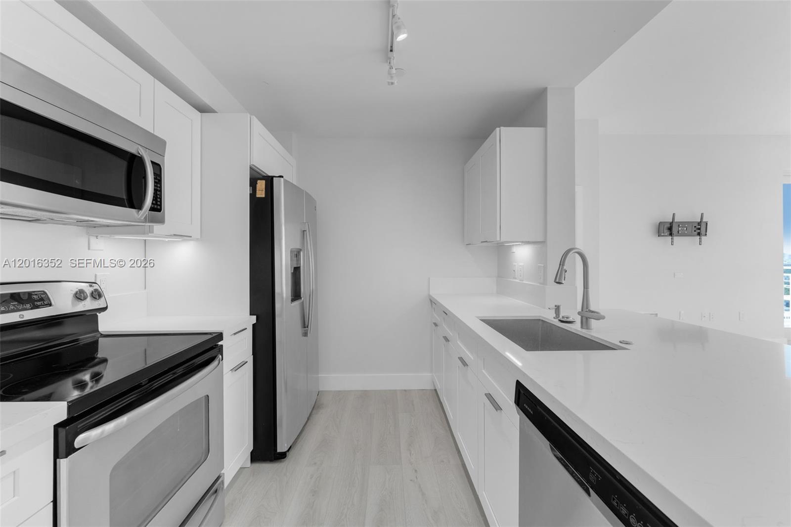 TOSCANO CONDO - Residential