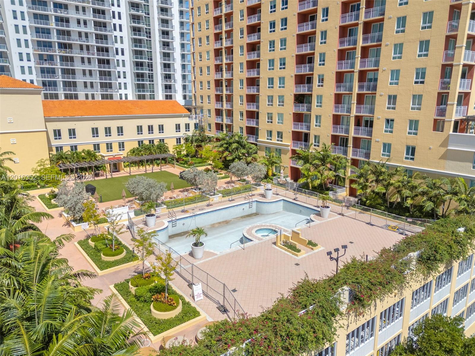 TOSCANO CONDO - Residential
