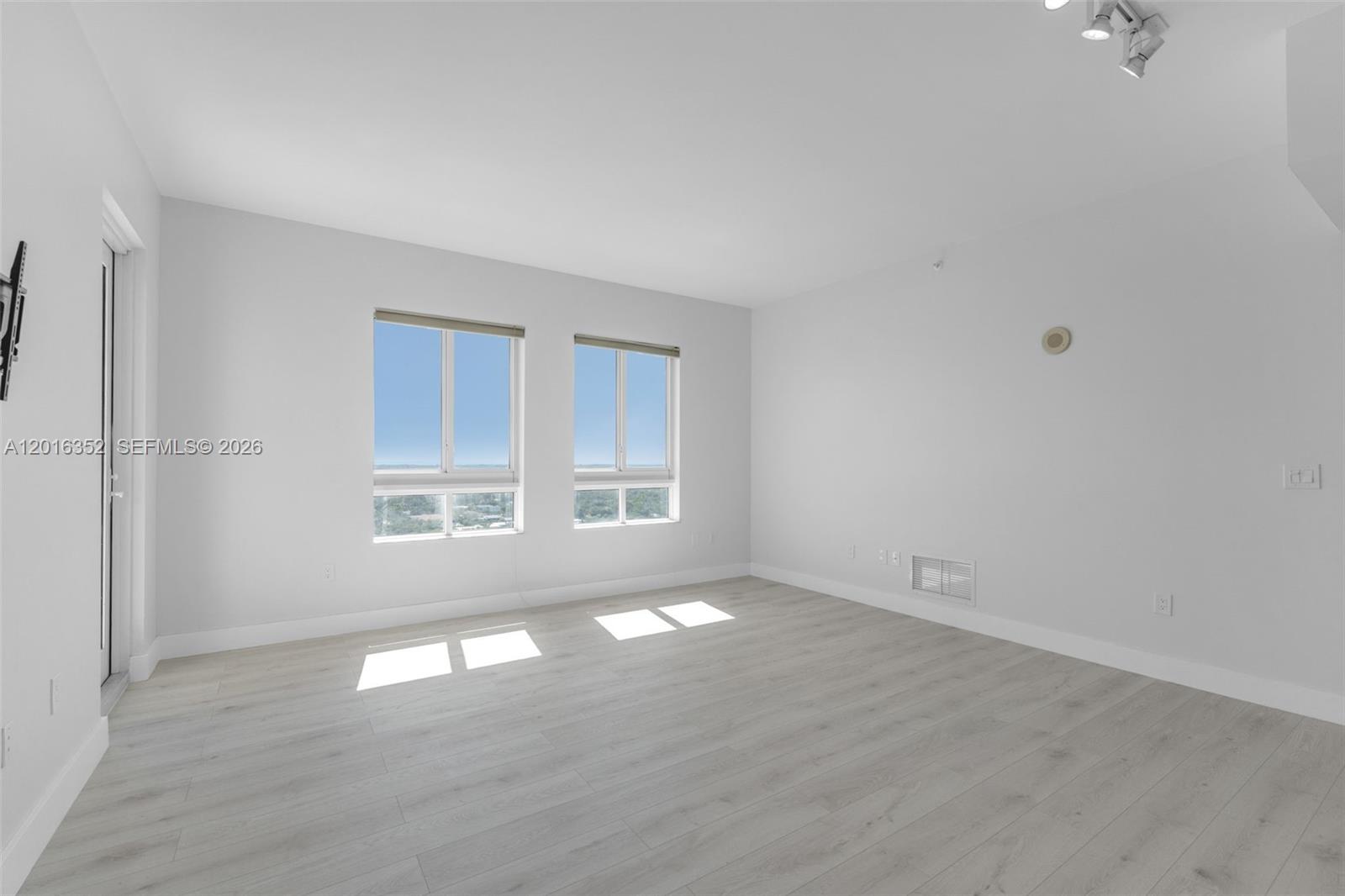 TOSCANO CONDO - Residential