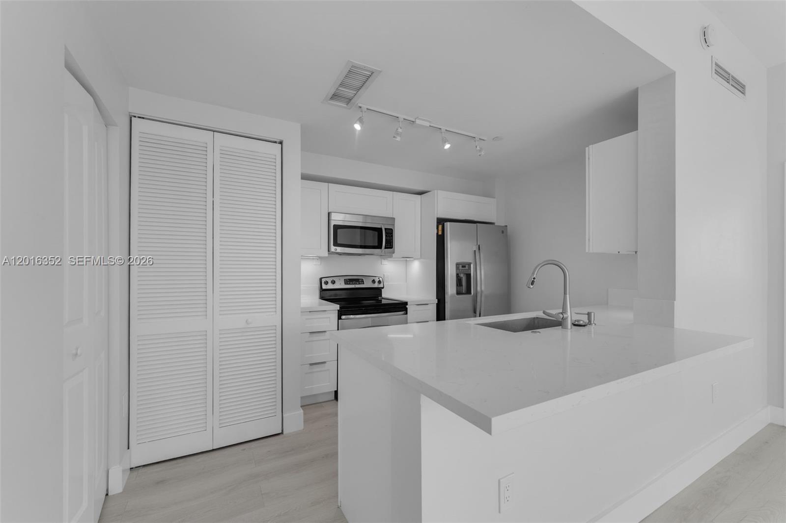 TOSCANO CONDO - Residential