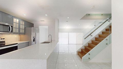 8212 NW 8th Pl 2 Plantation FL 33324