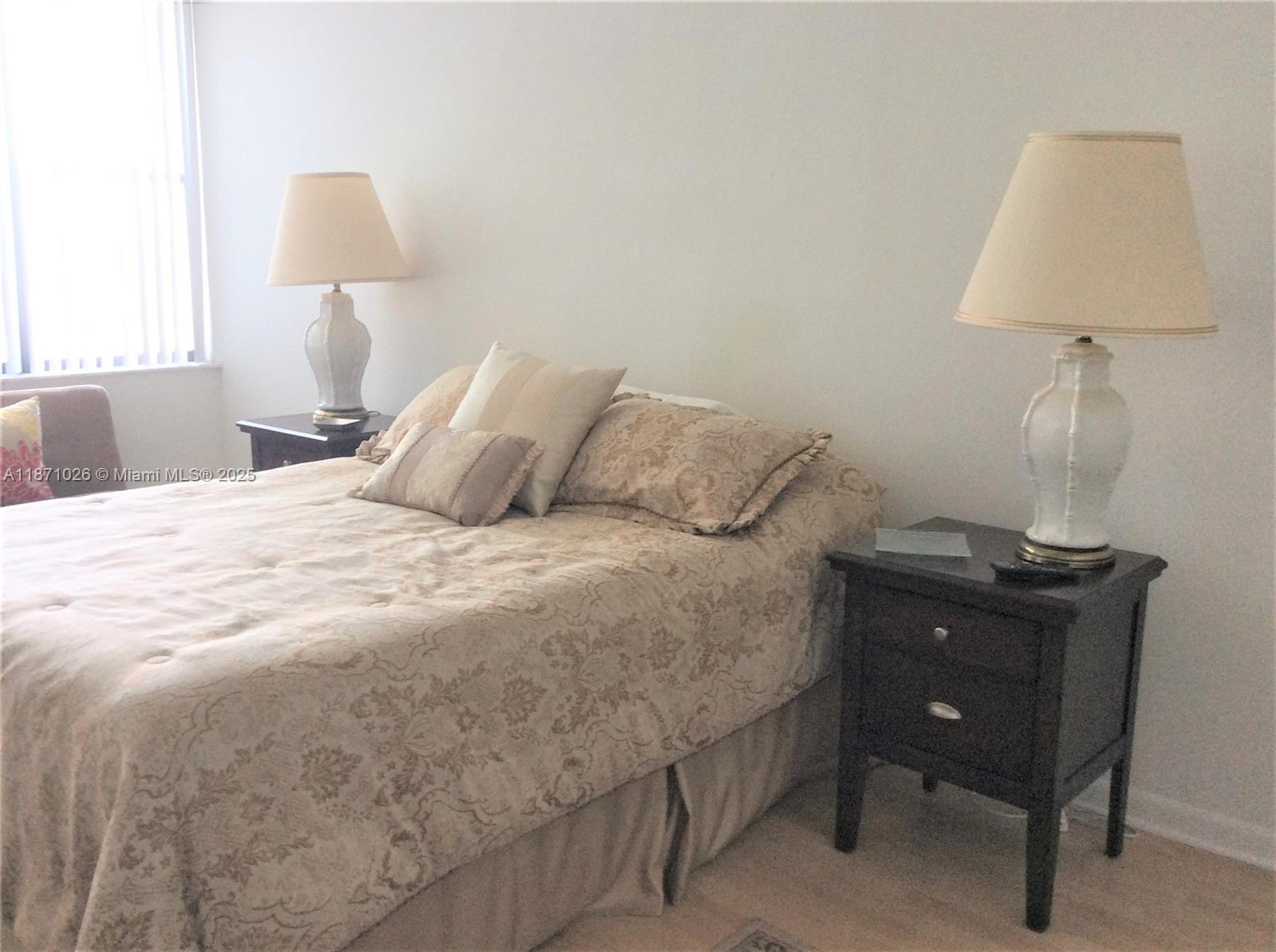 COUNTRY CLUB APTS AT BONA - Residential