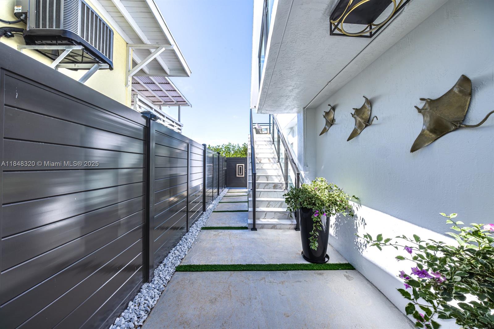 KEY LARGO BEACH - Residential