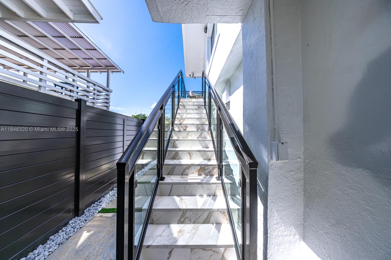 KEY LARGO BEACH - Residential