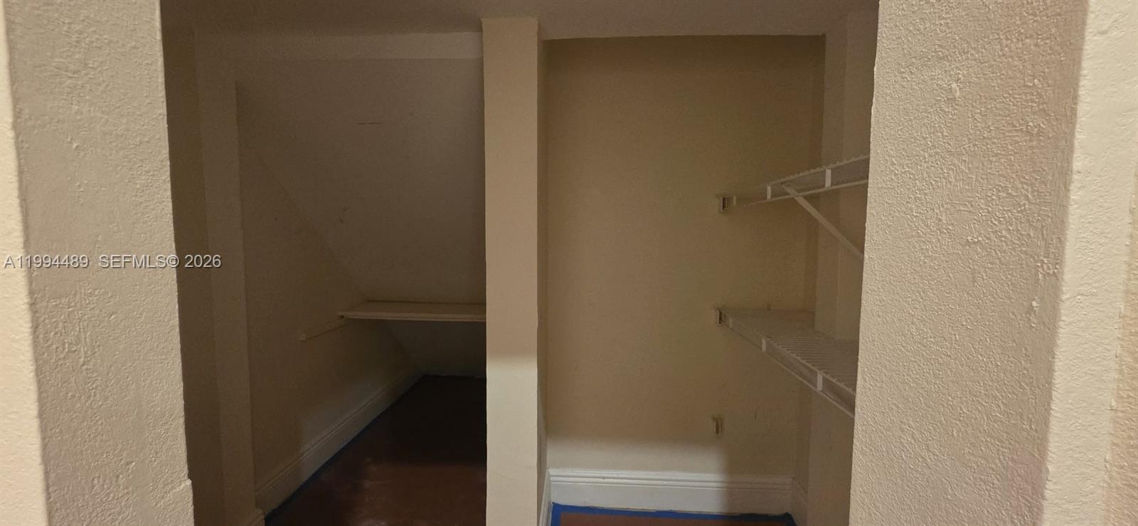 HOLLYWOOD LAKES COUNTRY C - Residential Lease