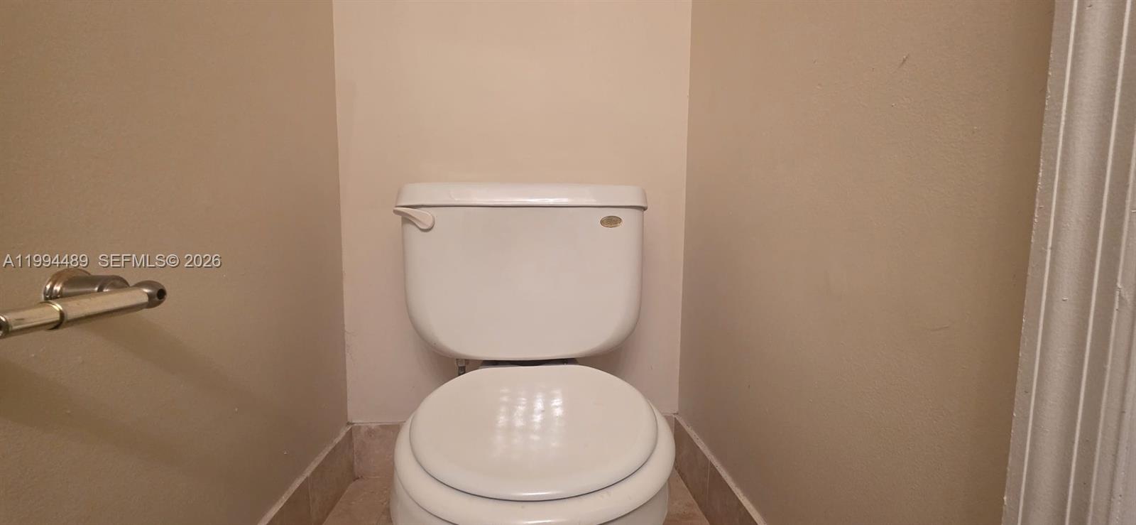 HOLLYWOOD LAKES COUNTRY C - Residential Lease