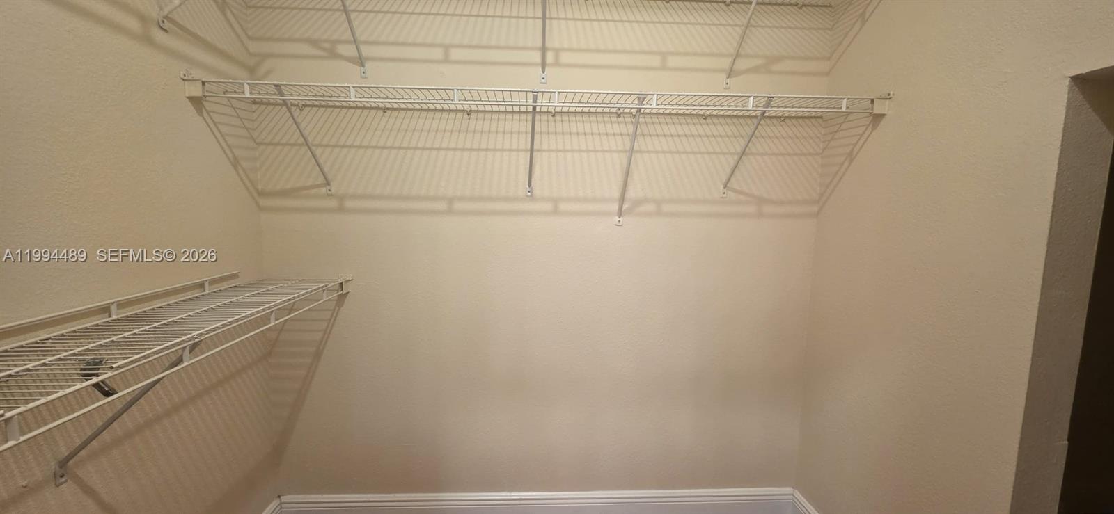 HOLLYWOOD LAKES COUNTRY C - Residential Lease