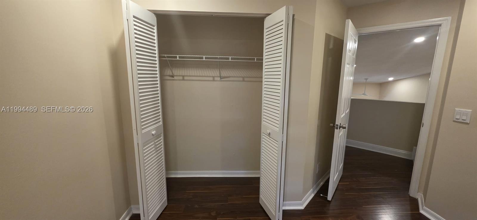 HOLLYWOOD LAKES COUNTRY C - Residential Lease