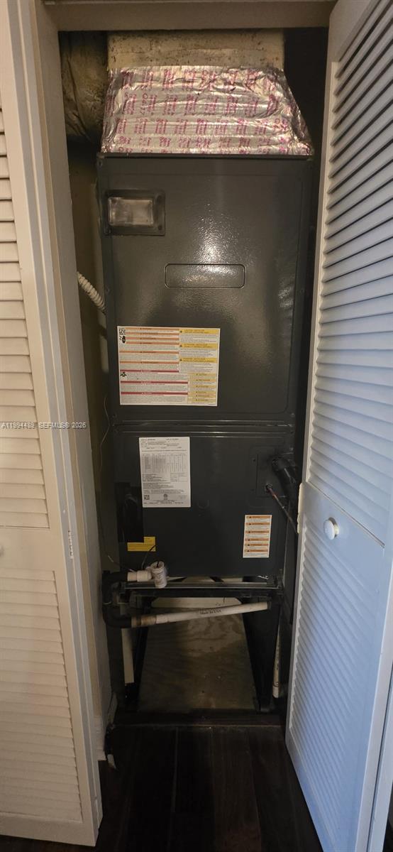 HOLLYWOOD LAKES COUNTRY C - Residential Lease