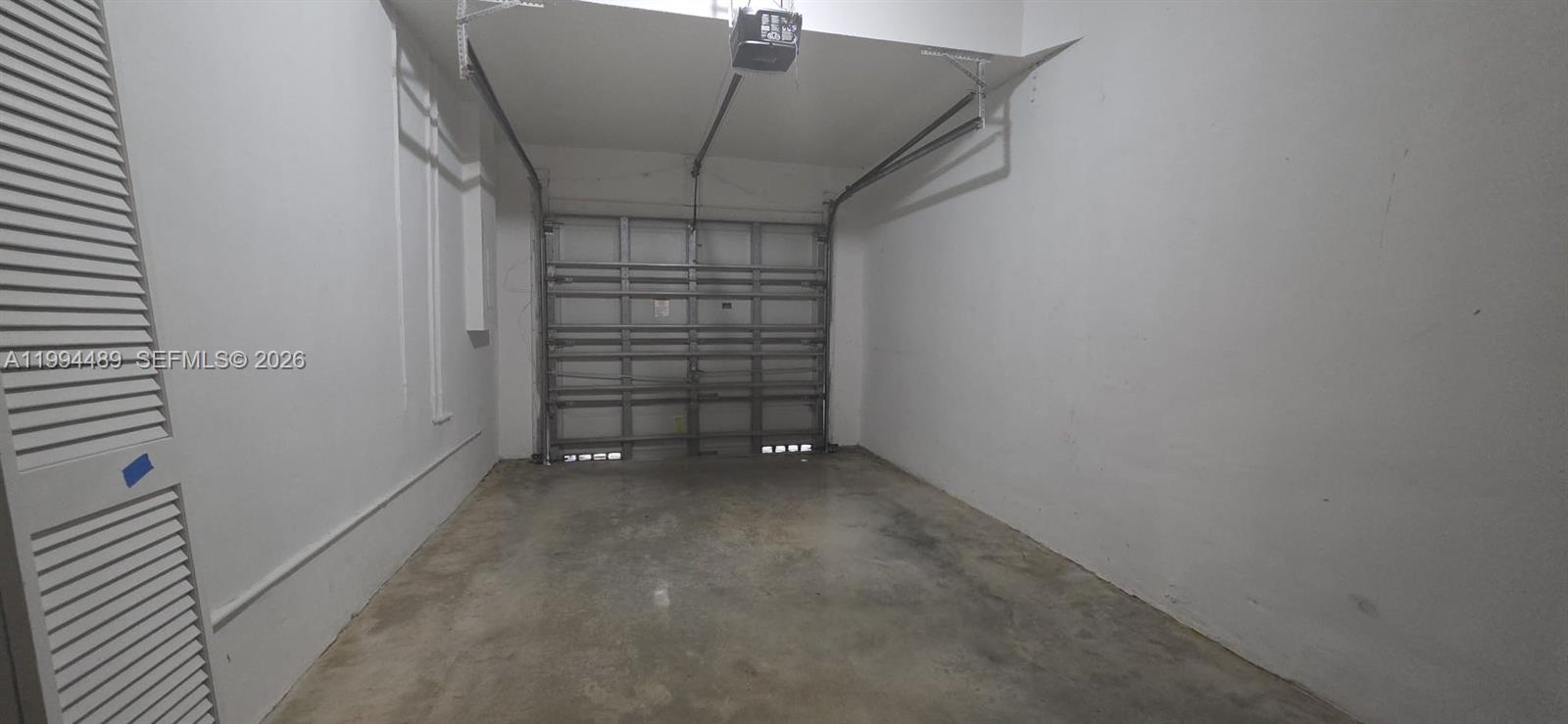 HOLLYWOOD LAKES COUNTRY C - Residential Lease