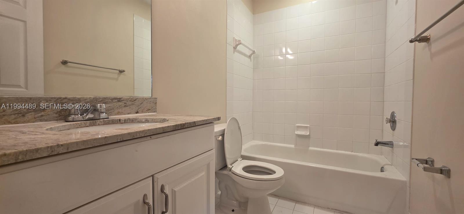 HOLLYWOOD LAKES COUNTRY C - Residential Lease