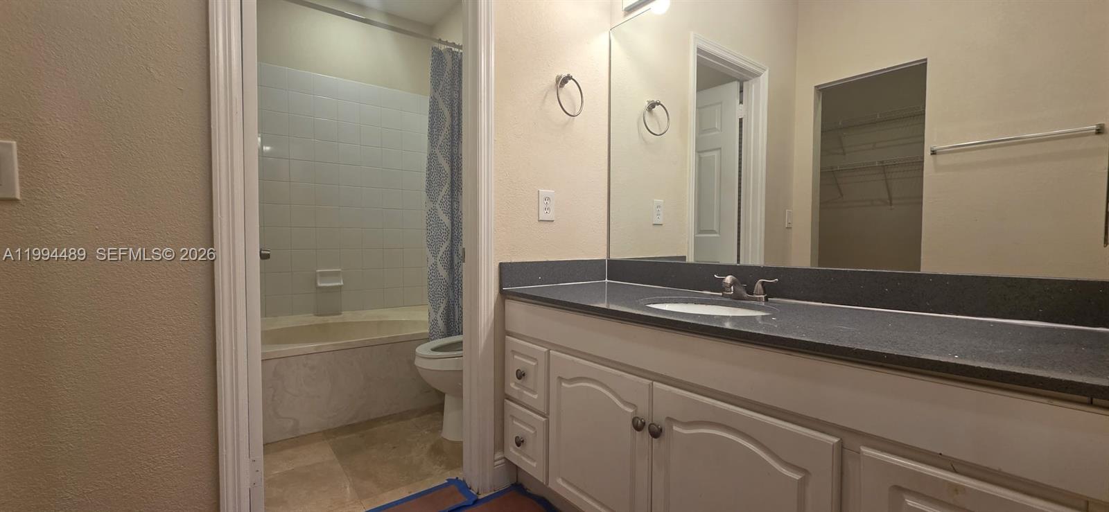 HOLLYWOOD LAKES COUNTRY C - Residential Lease