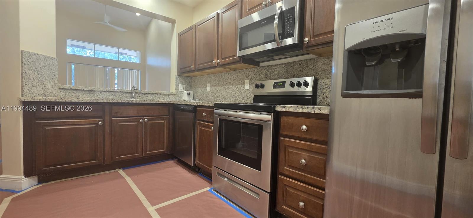 HOLLYWOOD LAKES COUNTRY C - Residential Lease