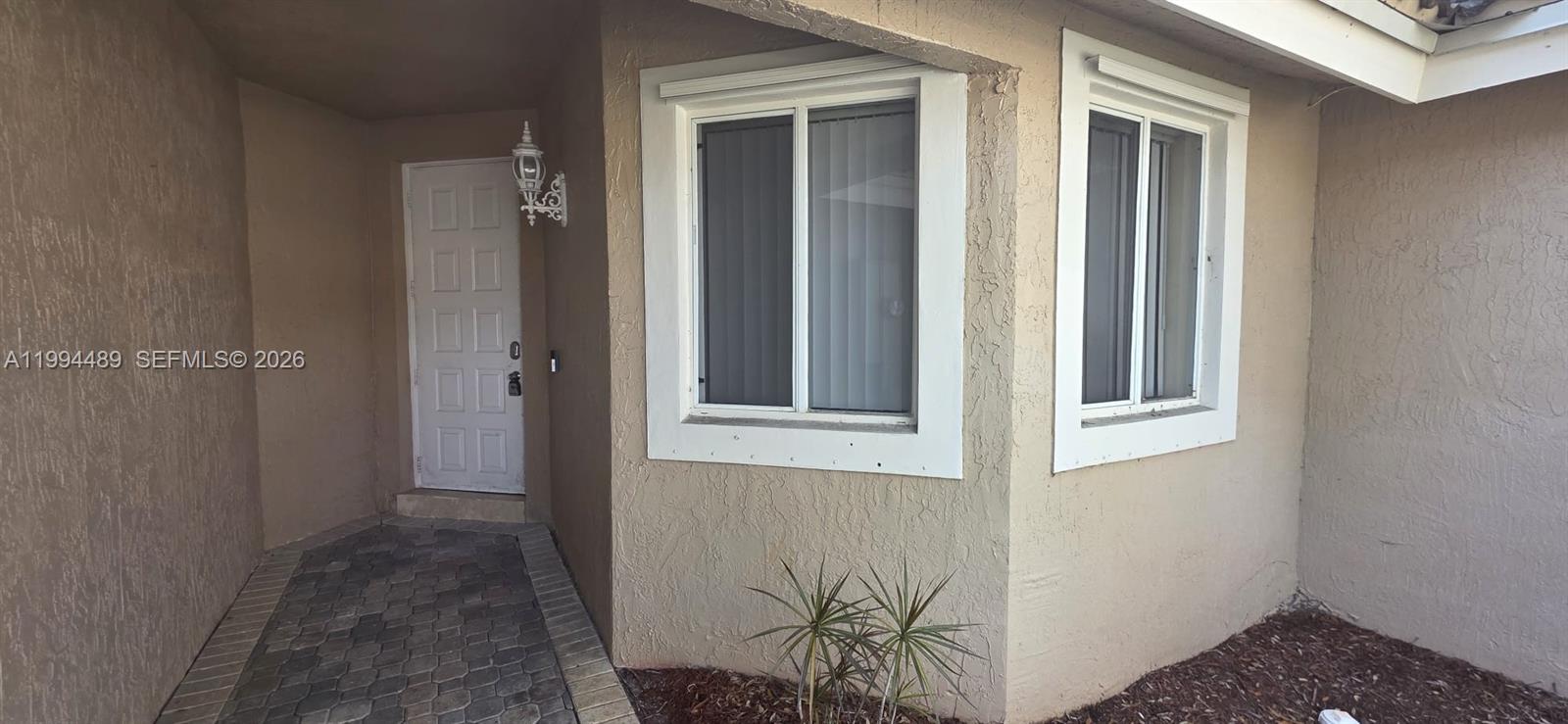 HOLLYWOOD LAKES COUNTRY C - Residential Lease