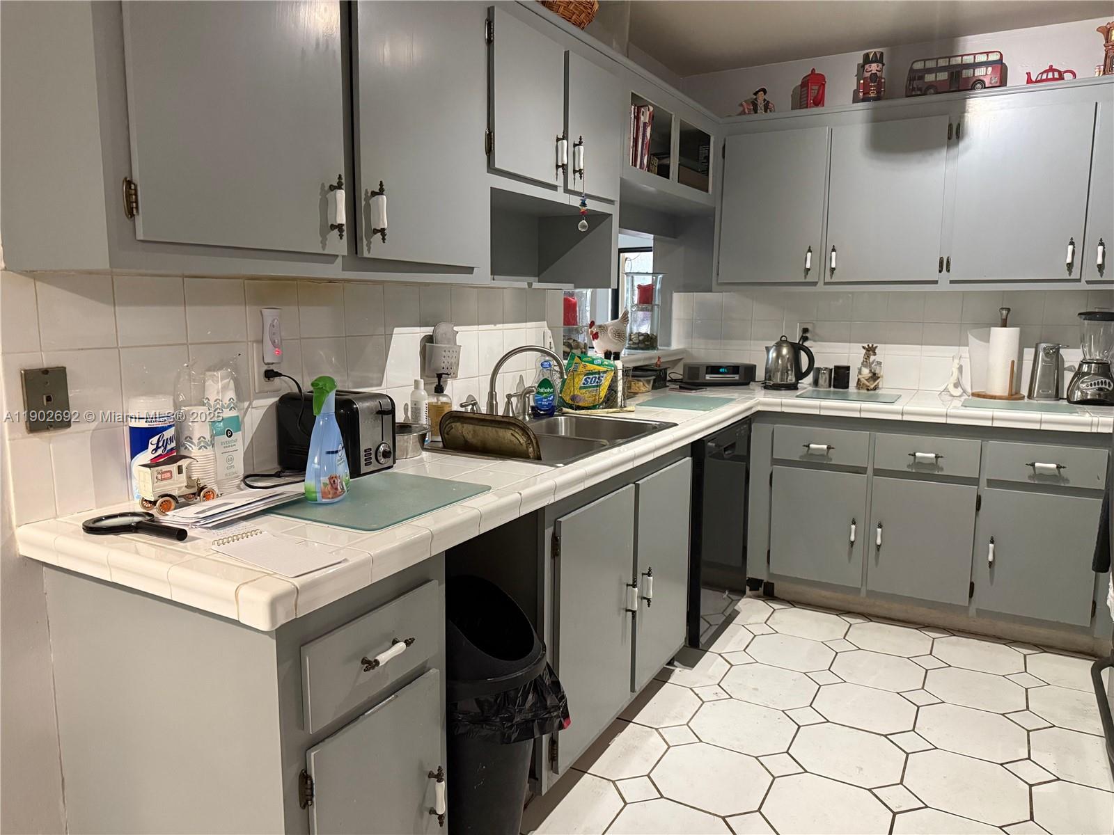 KINGS COURT WEST - Residential