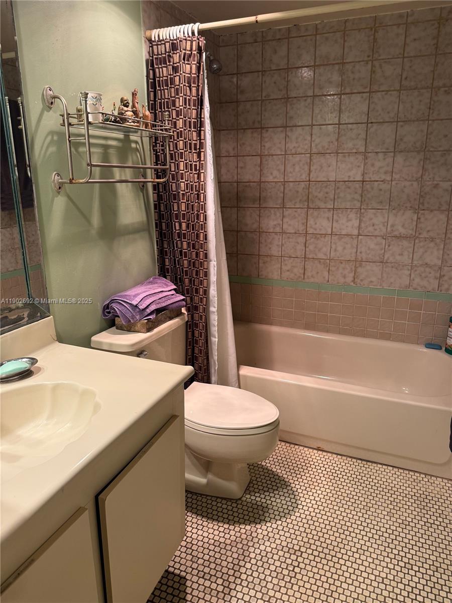 KINGS COURT WEST - Residential