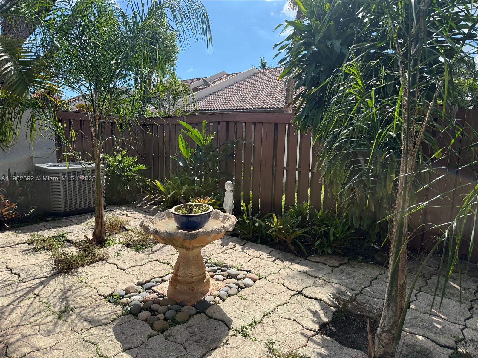 KINGS COURT WEST - Residential