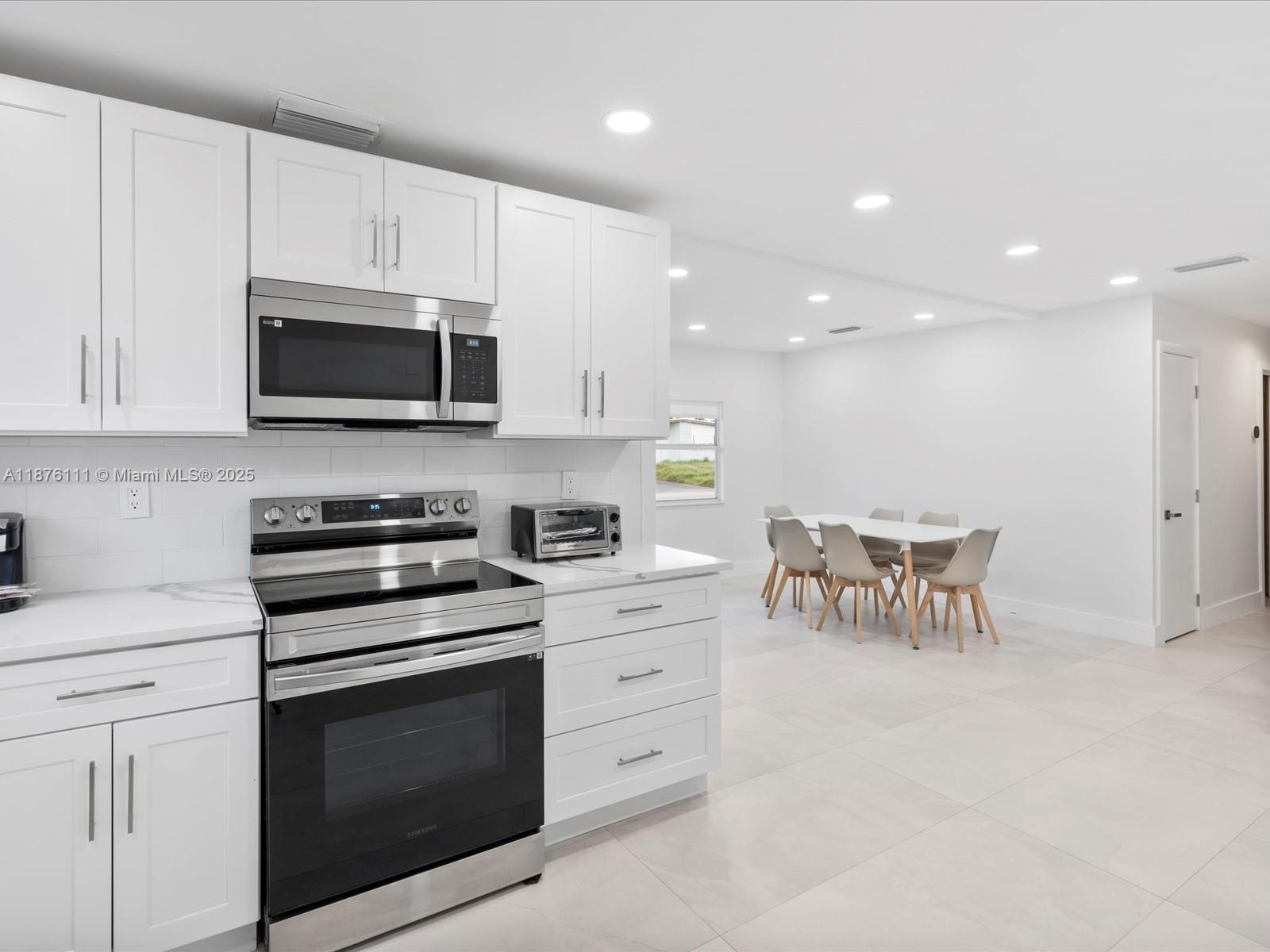 SILVER LAKE - Residential Lease