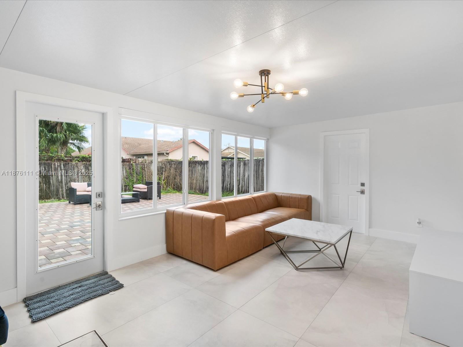 SILVER LAKE - Residential Lease