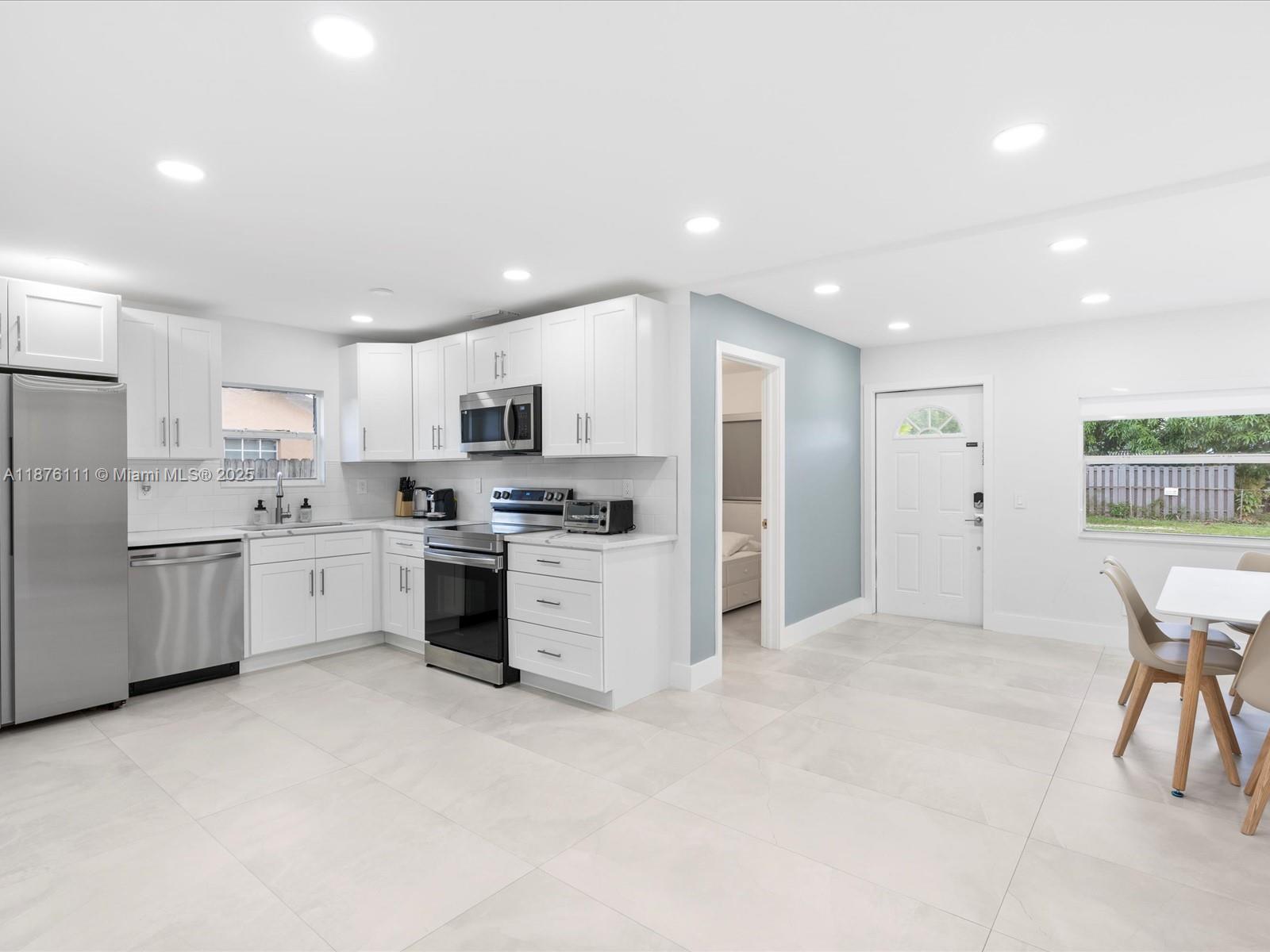 SILVER LAKE - Residential Lease