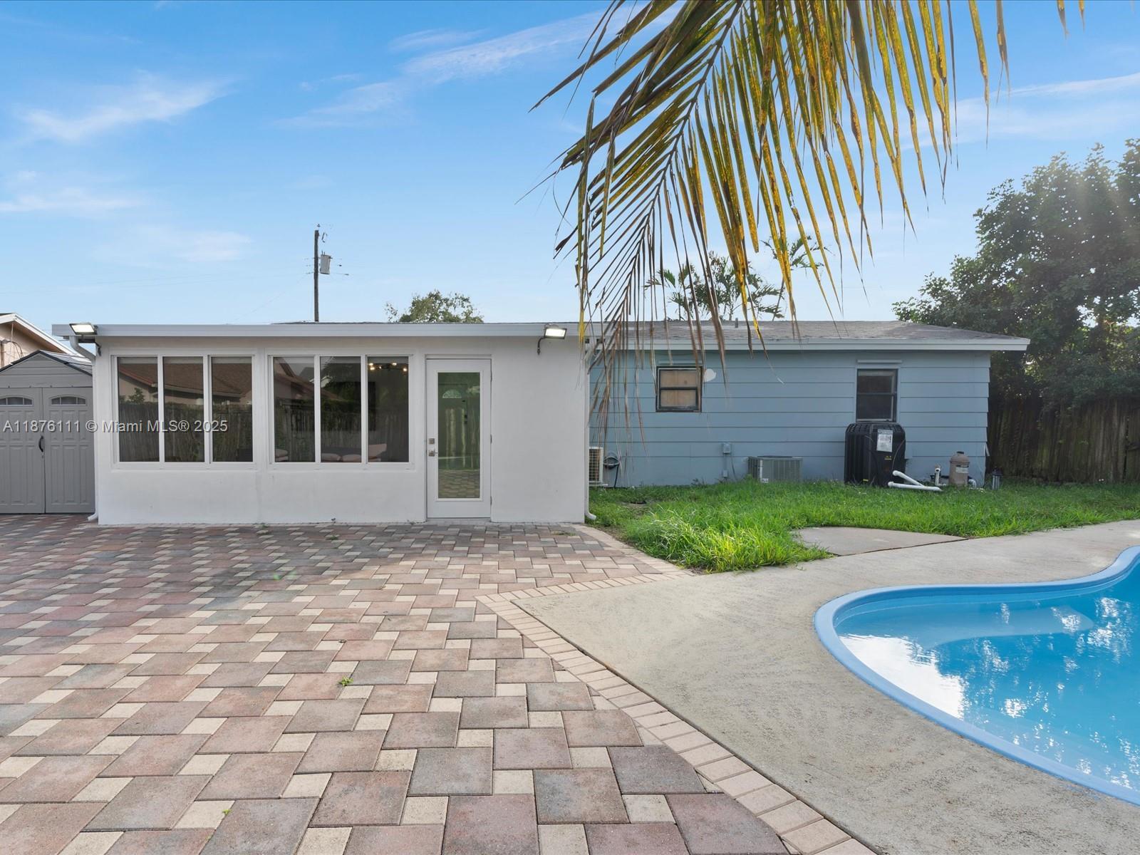 SILVER LAKE - Residential Lease