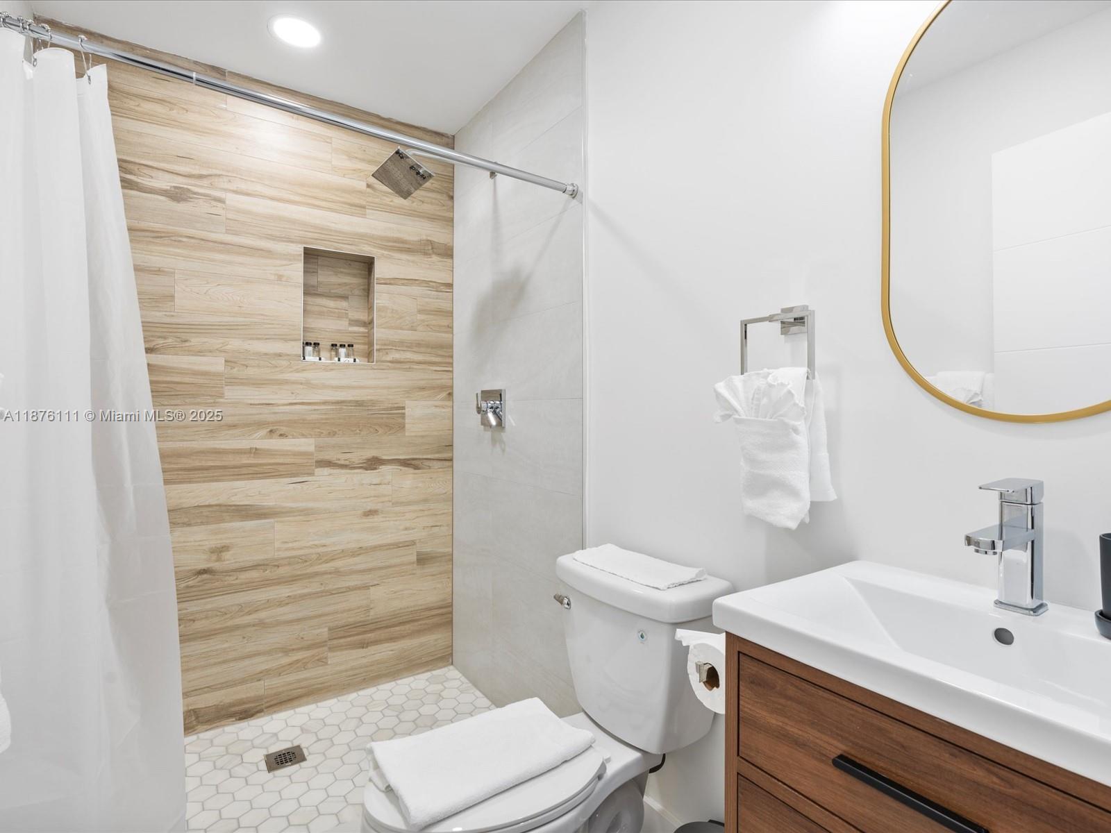 SILVER LAKE - Residential Lease