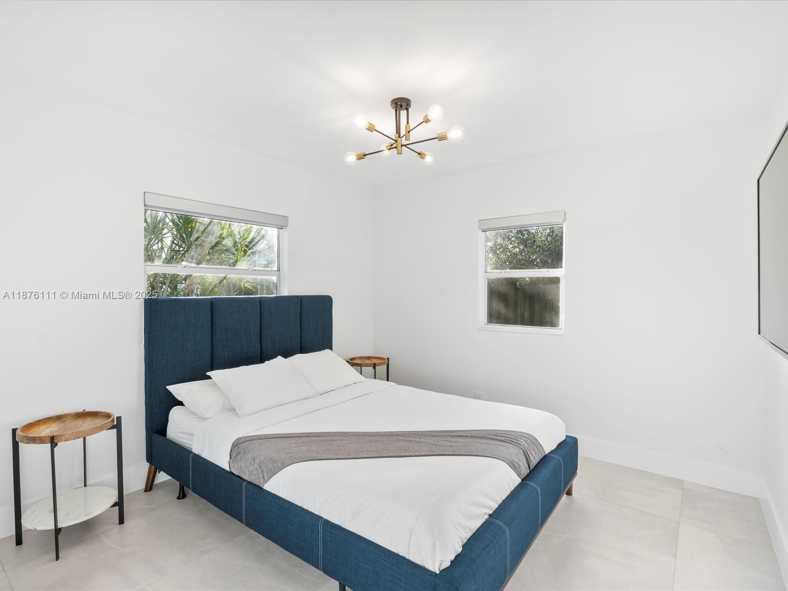 SILVER LAKE - Residential Lease