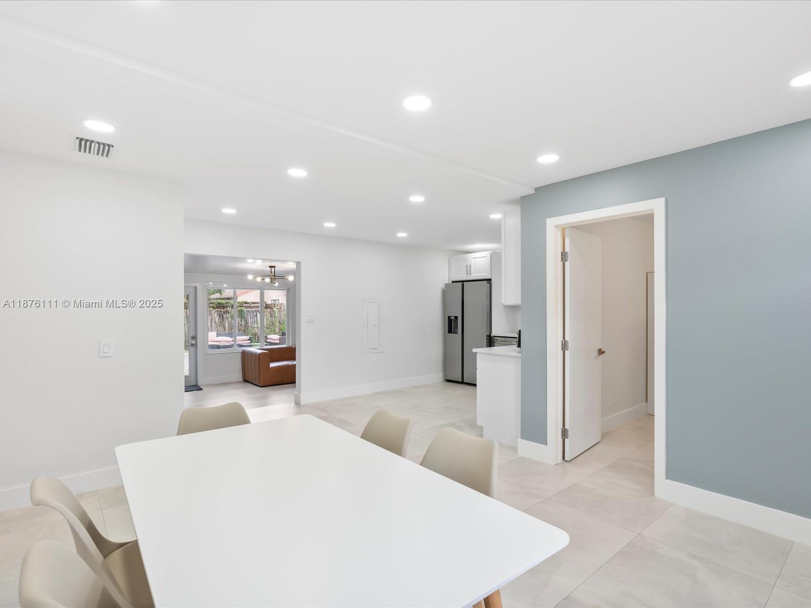 SILVER LAKE - Residential Lease