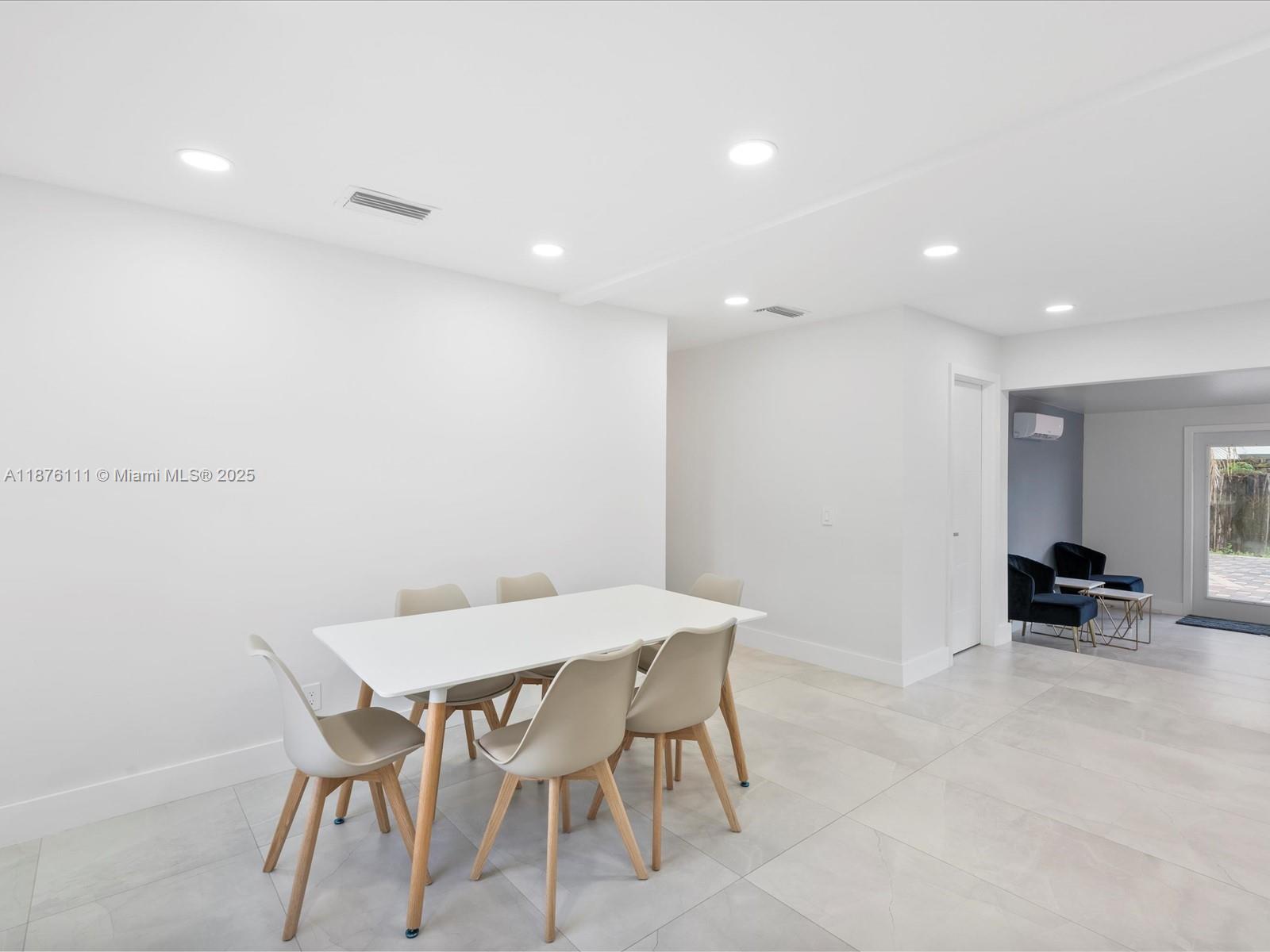 SILVER LAKE - Residential Lease