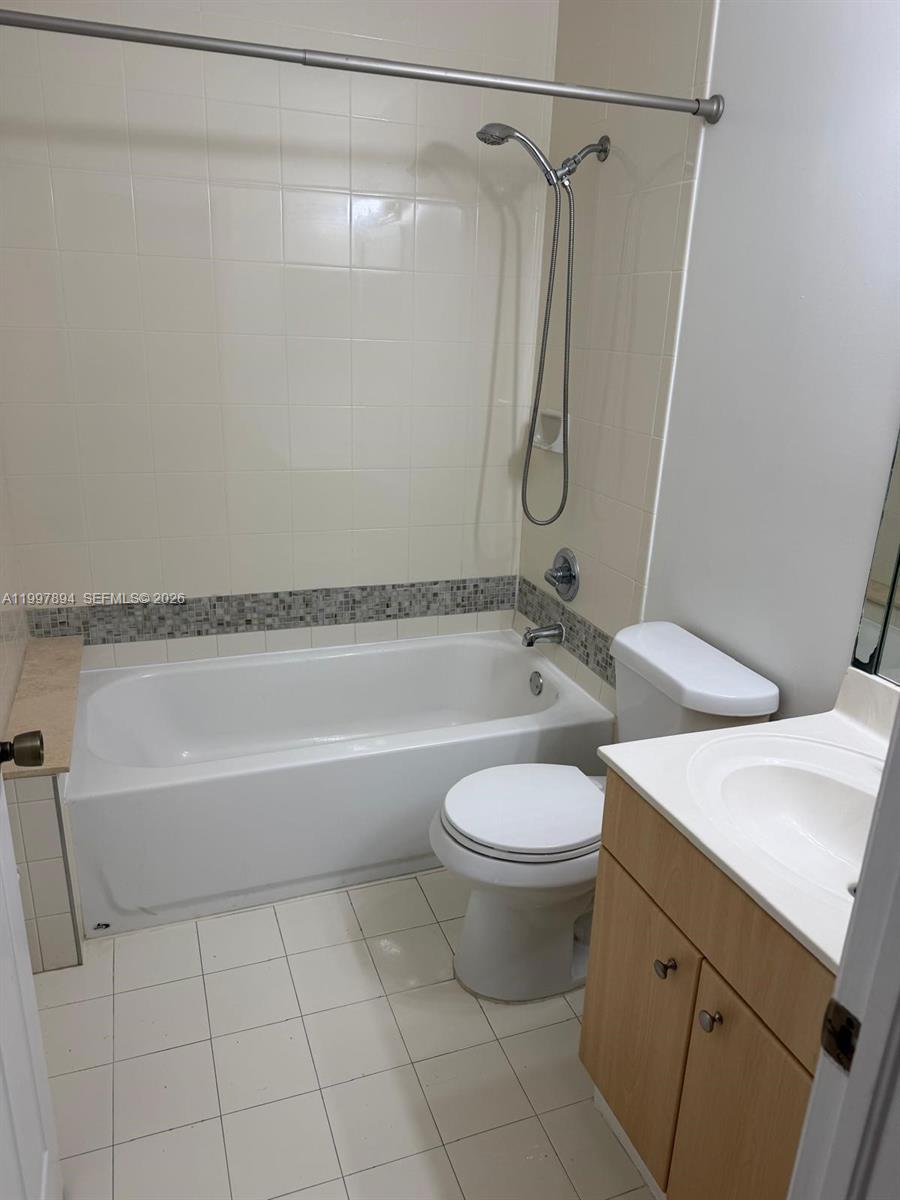 THE VILLAS AT SNAPPER VIL - Residential Lease