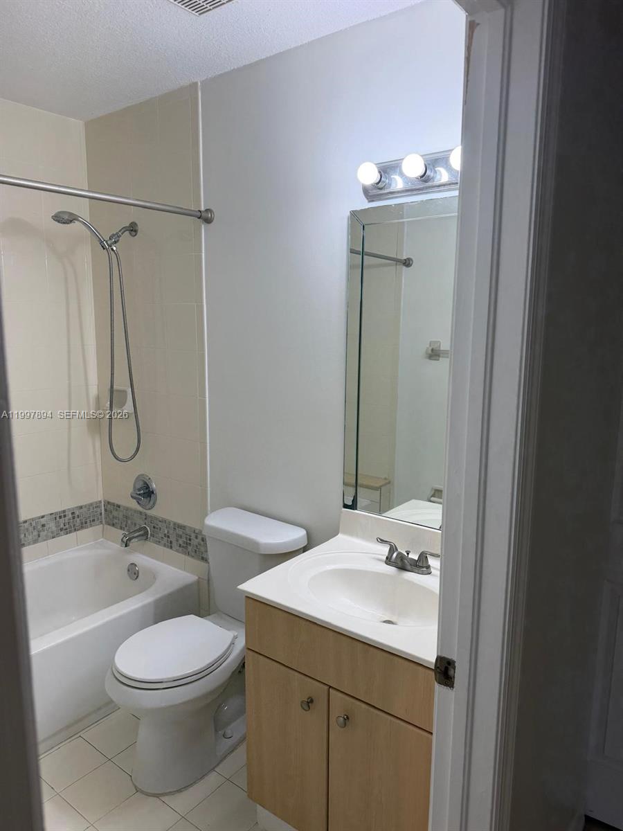 THE VILLAS AT SNAPPER VIL - Residential Lease