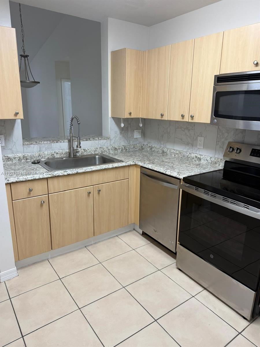 THE VILLAS AT SNAPPER VIL - Residential Lease