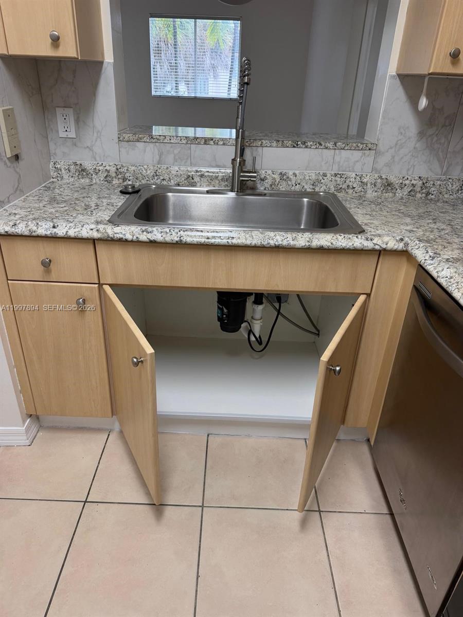 THE VILLAS AT SNAPPER VIL - Residential Lease