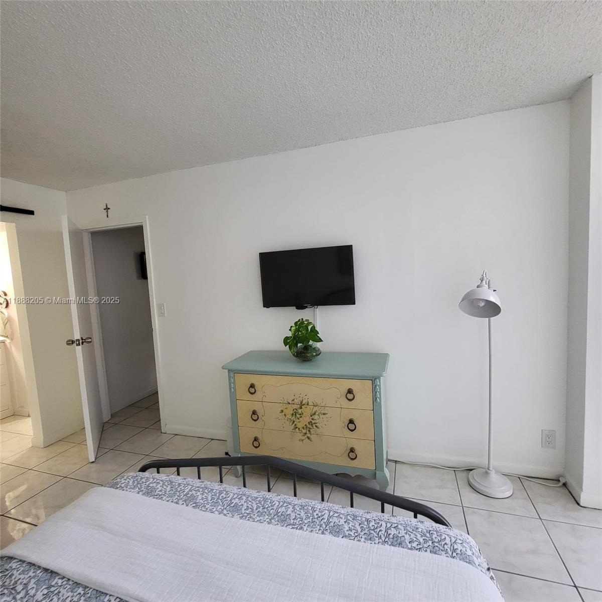 PLAZA OF AMERICAS CONDO P - Residential Lease