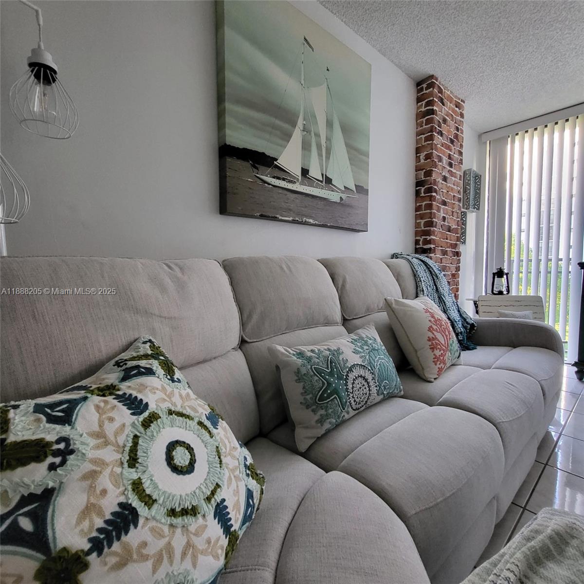 PLAZA OF AMERICAS CONDO P - Residential Lease